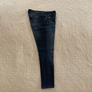 Kut from the Kloth Dakota ankle skinny jeans.